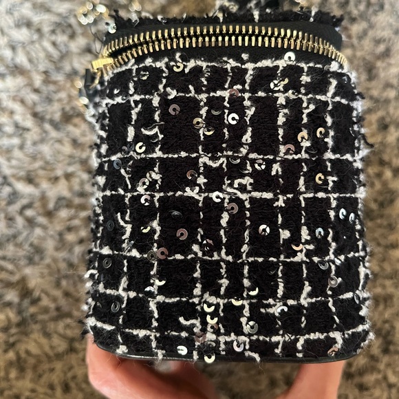 NOT AVAILABLE Brand New!! EXTREMELY RARE Chanel Tweed And Sequin Vanity - Picture 3 of 12